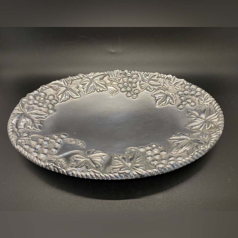 Grape leaves LENOX Discontinued tray 9" metal serve ware. Excellent Condition